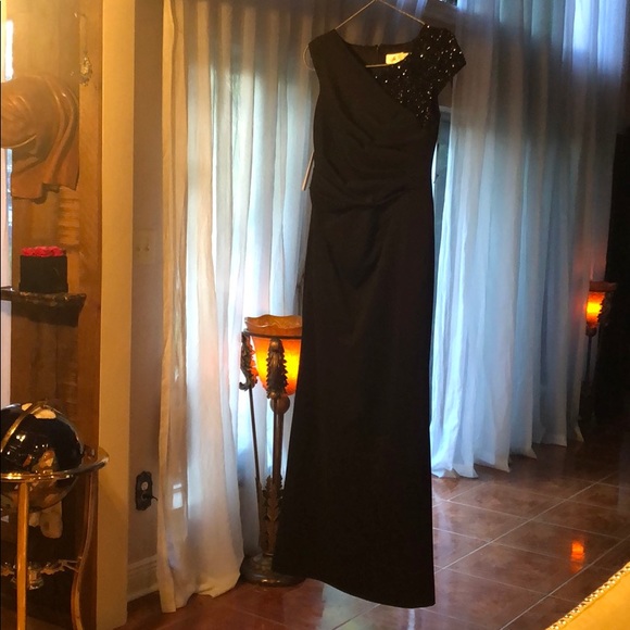 Formal Dress - Picture 4 of 8